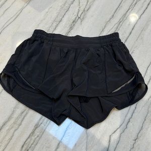 Lululemon black hotty hot shorts size 6